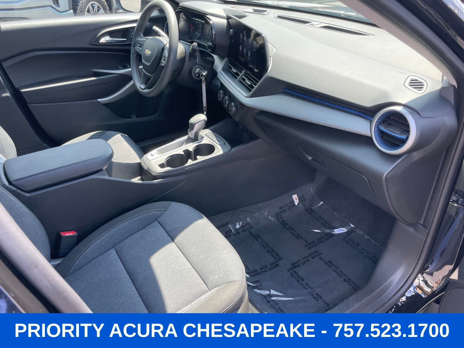 Used 2025 Chevrolet Trax LS w/ LS Convenience Package FWD image 23