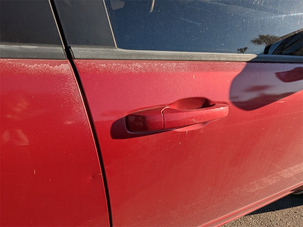 Used 2013 Dodge Avenger SE image 16