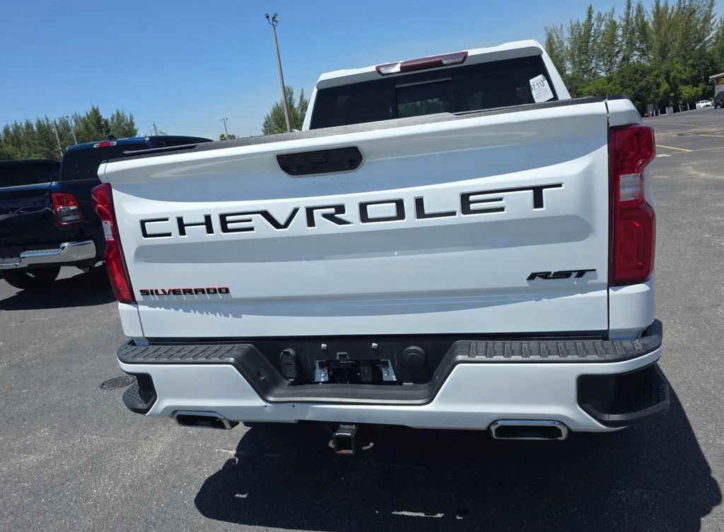 Used 2023 Chevrolet Silverado 1500 RST w/ Redline Edition AWD/4WD image 14