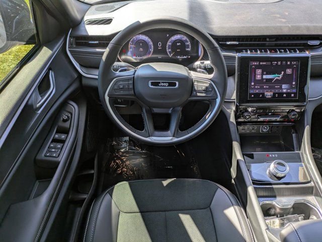 New 2025 Jeep Grand Cherokee Altitude image 14