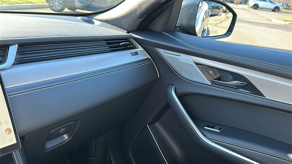 Certified 2025 Jaguar F-PACE R-Dynamic S image 17