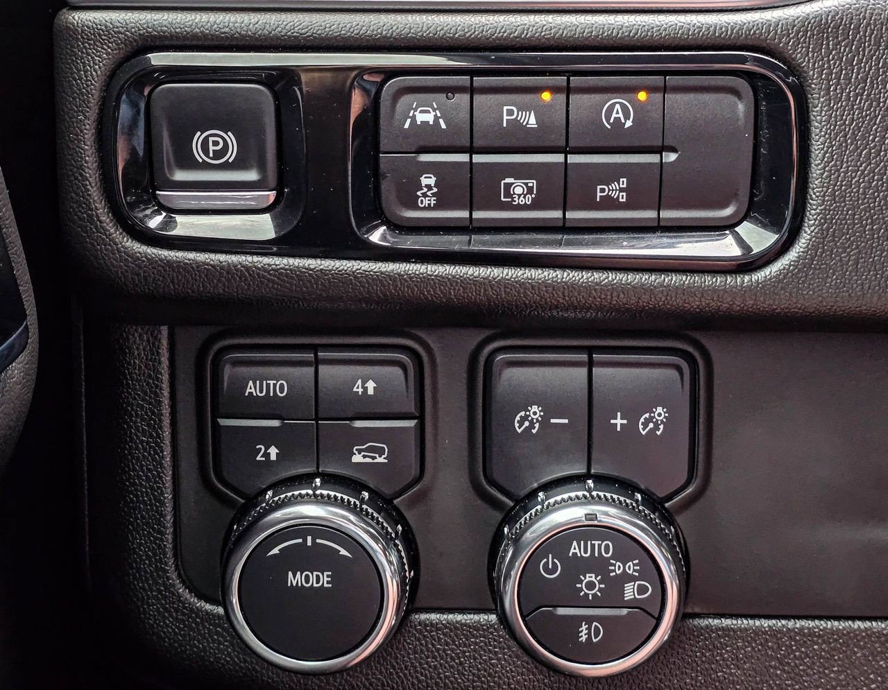 Certified 2025 GMC Yukon XL Denali w/ Sun & Power Step Package AWD/4WD image 30