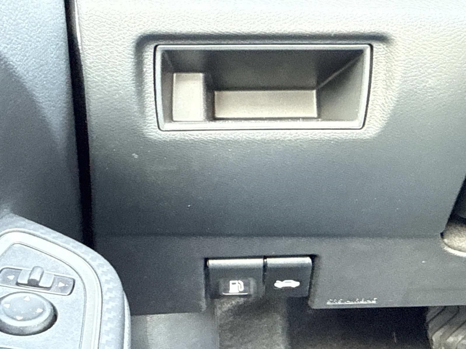 Used 2025 Nissan Versa SR w/ Trunk Package FWD image 19