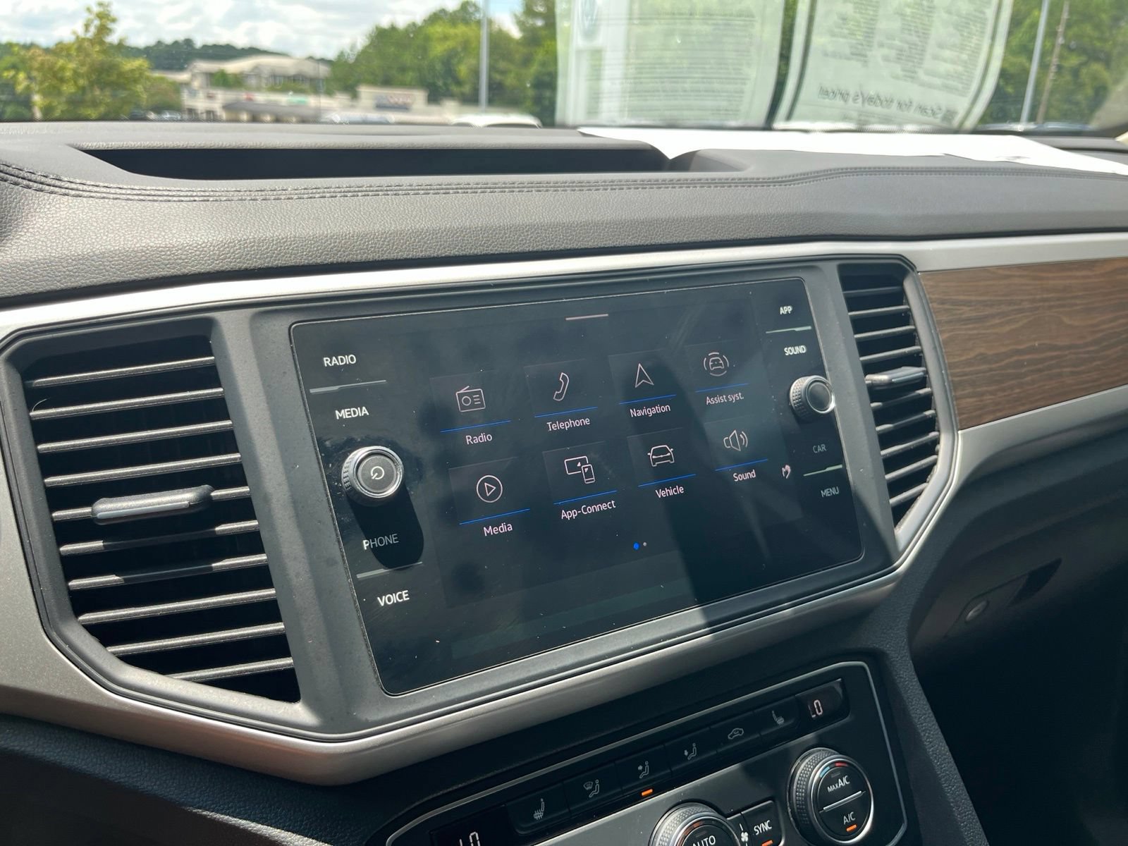Used 2021 Volkswagen Atlas SE w/ Towing Package FWD image 23