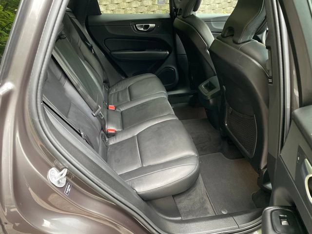 Certified 2023 Volvo XC60 B5 Plus AWD/4WD image 15