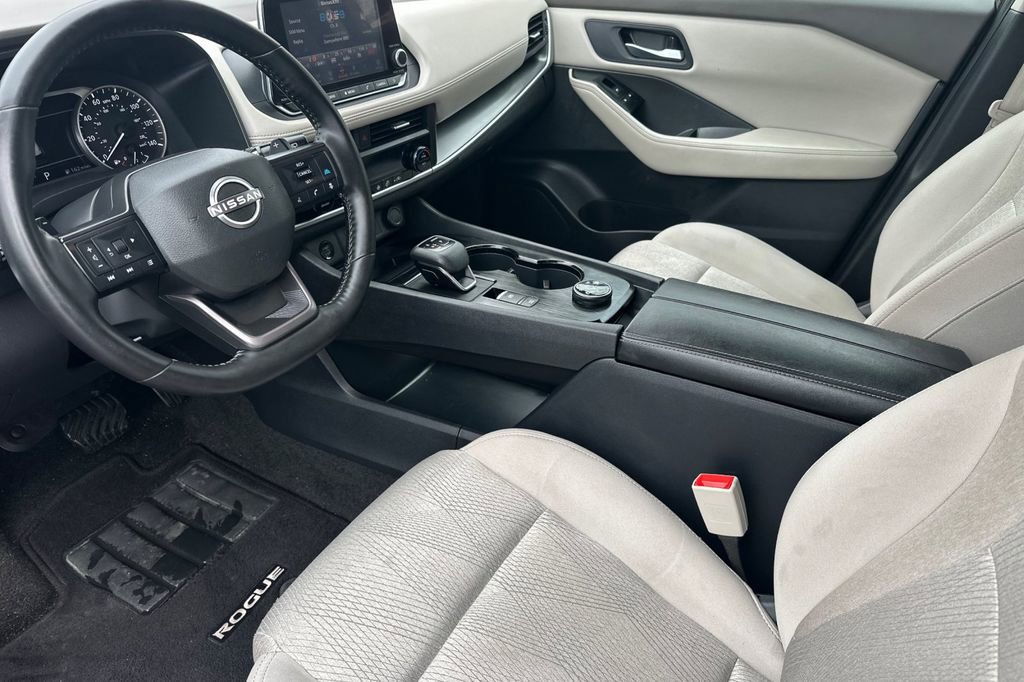 Used 2025 Nissan Rogue SV image 10