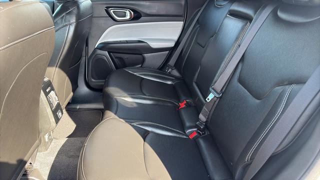 Used 2025 Jeep Compass Limited image 17