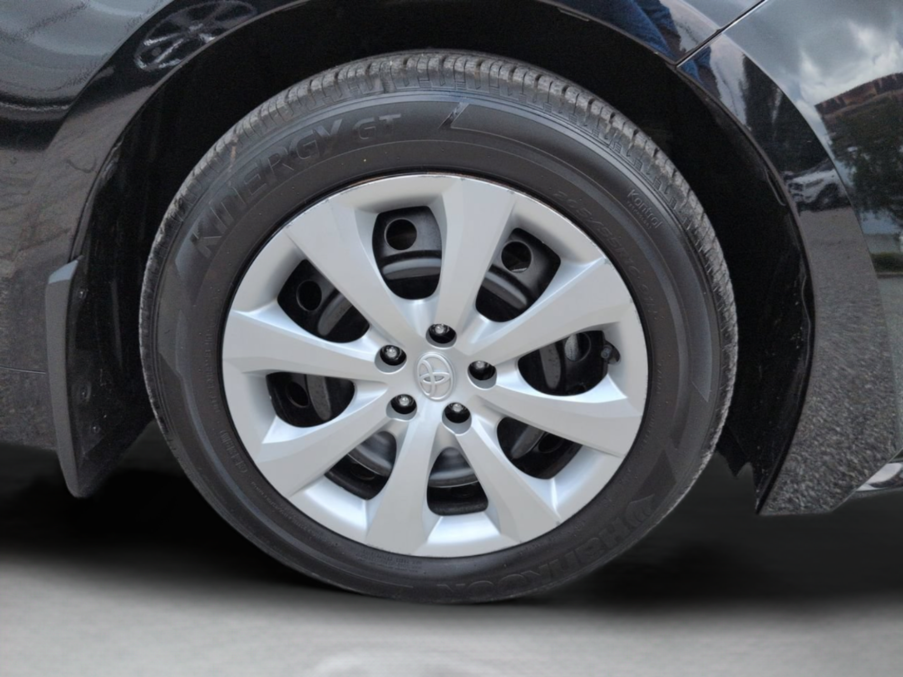 Used 2025 Toyota Corolla LE FWD image 12