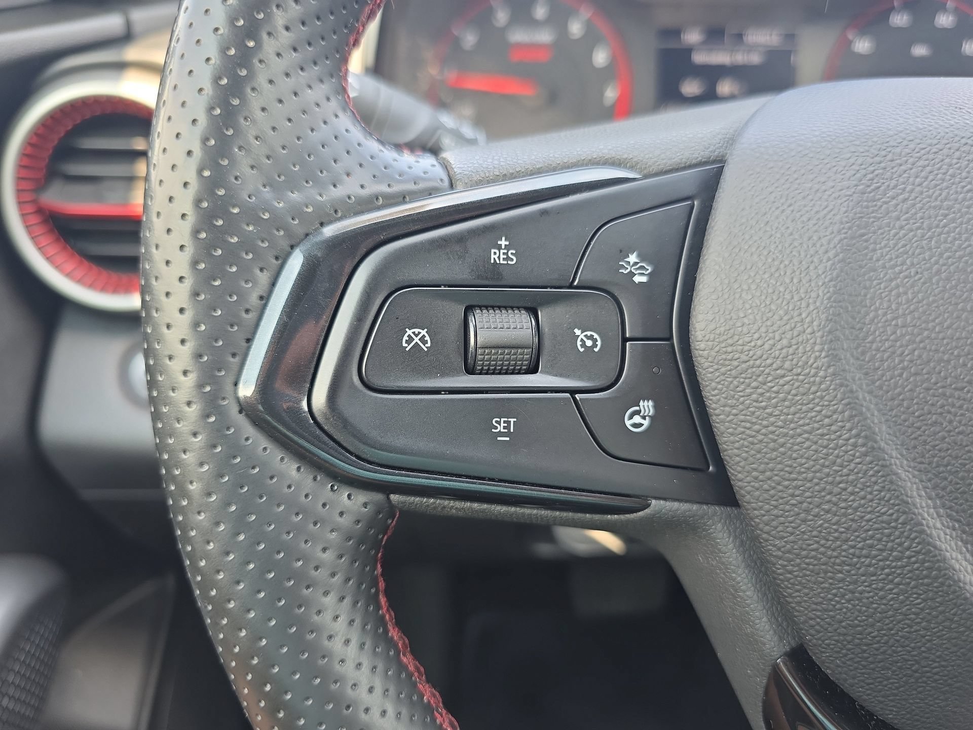Used 2024 Chevrolet Trax RS FWD image 19