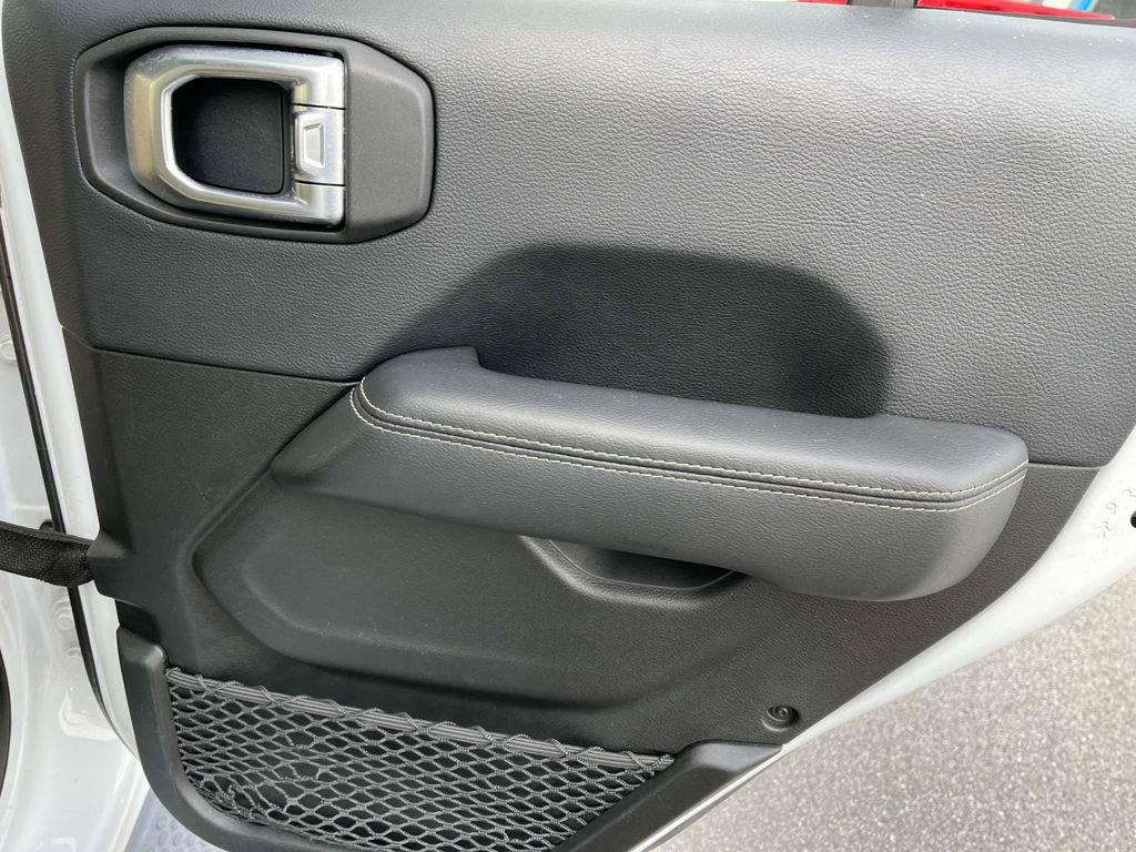 Used 2018 Jeep Wrangler Unlimited Sahara image 18