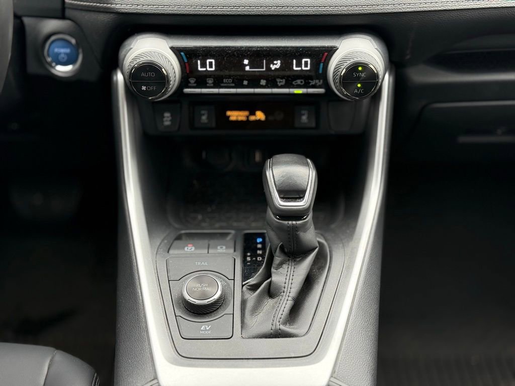 Used 2022 Toyota RAV4 XLE Premium AWD/4WD image 25