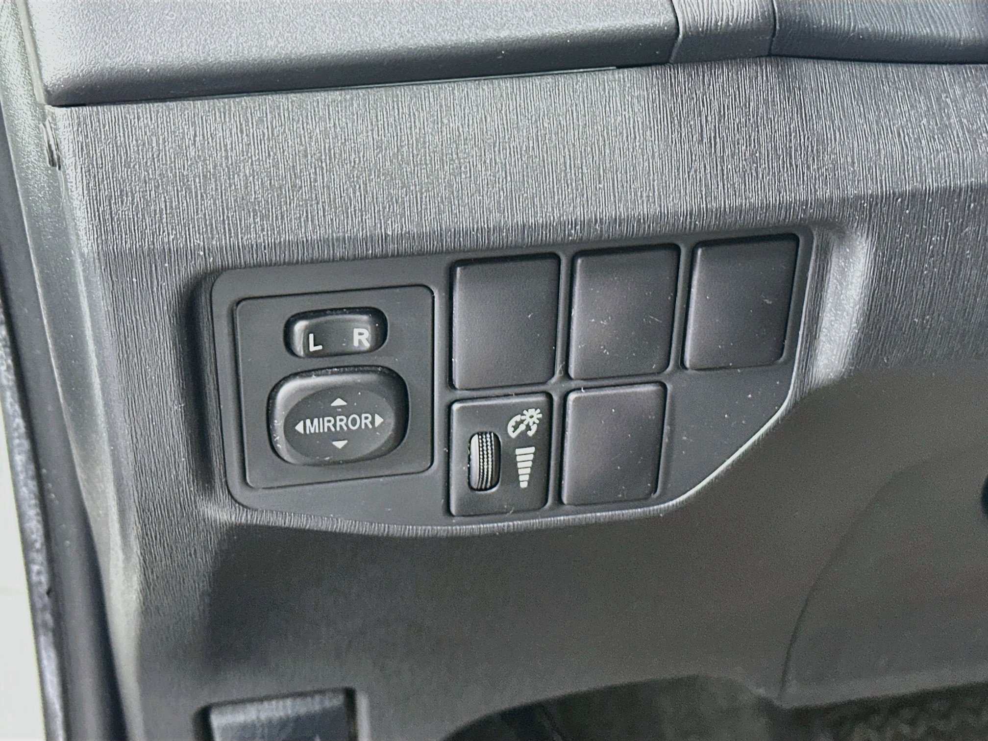 Used 2015 Toyota Prius Two FWD image 16
