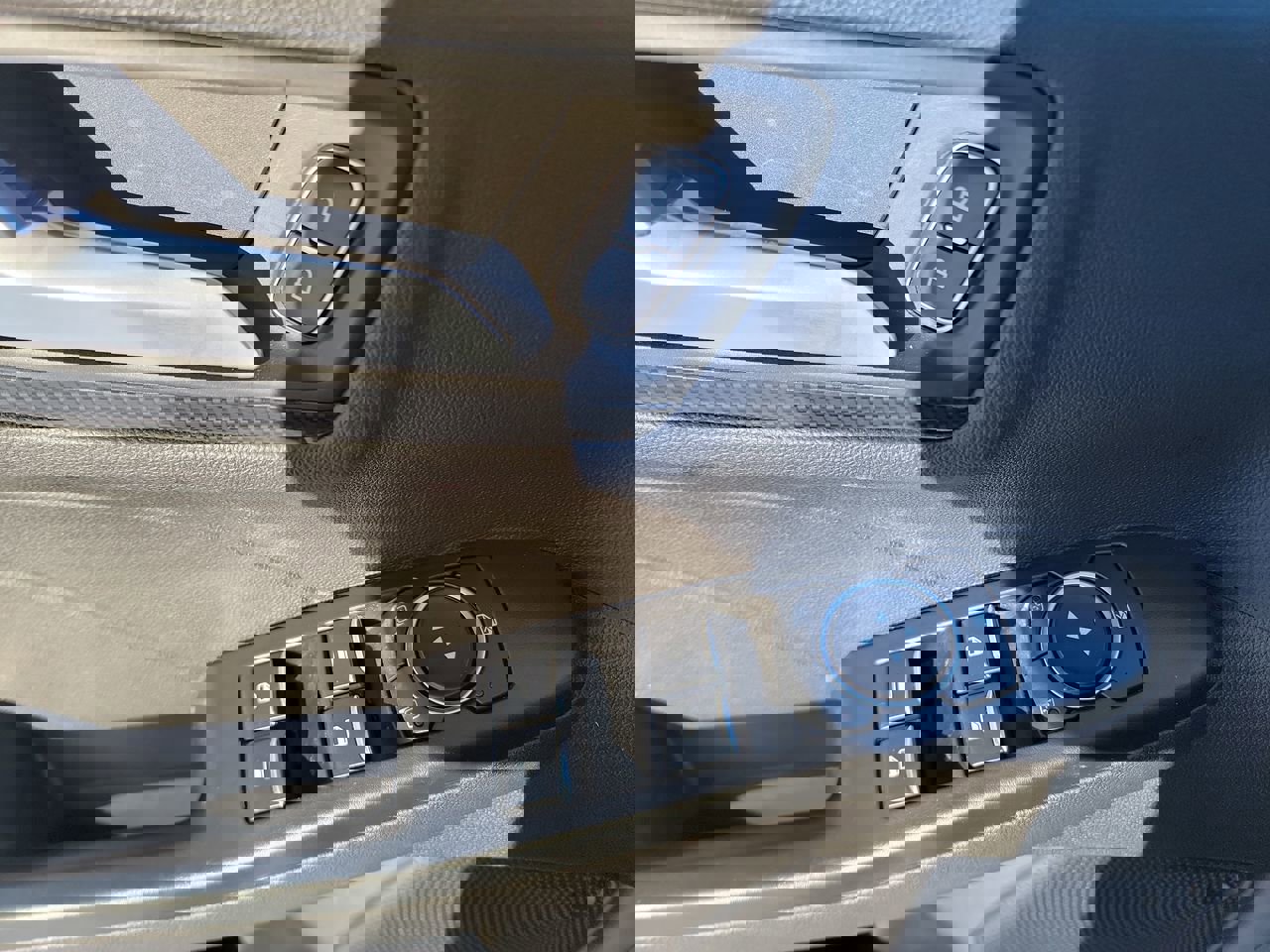 Used 2025 Ford Escape ST-Line image 11