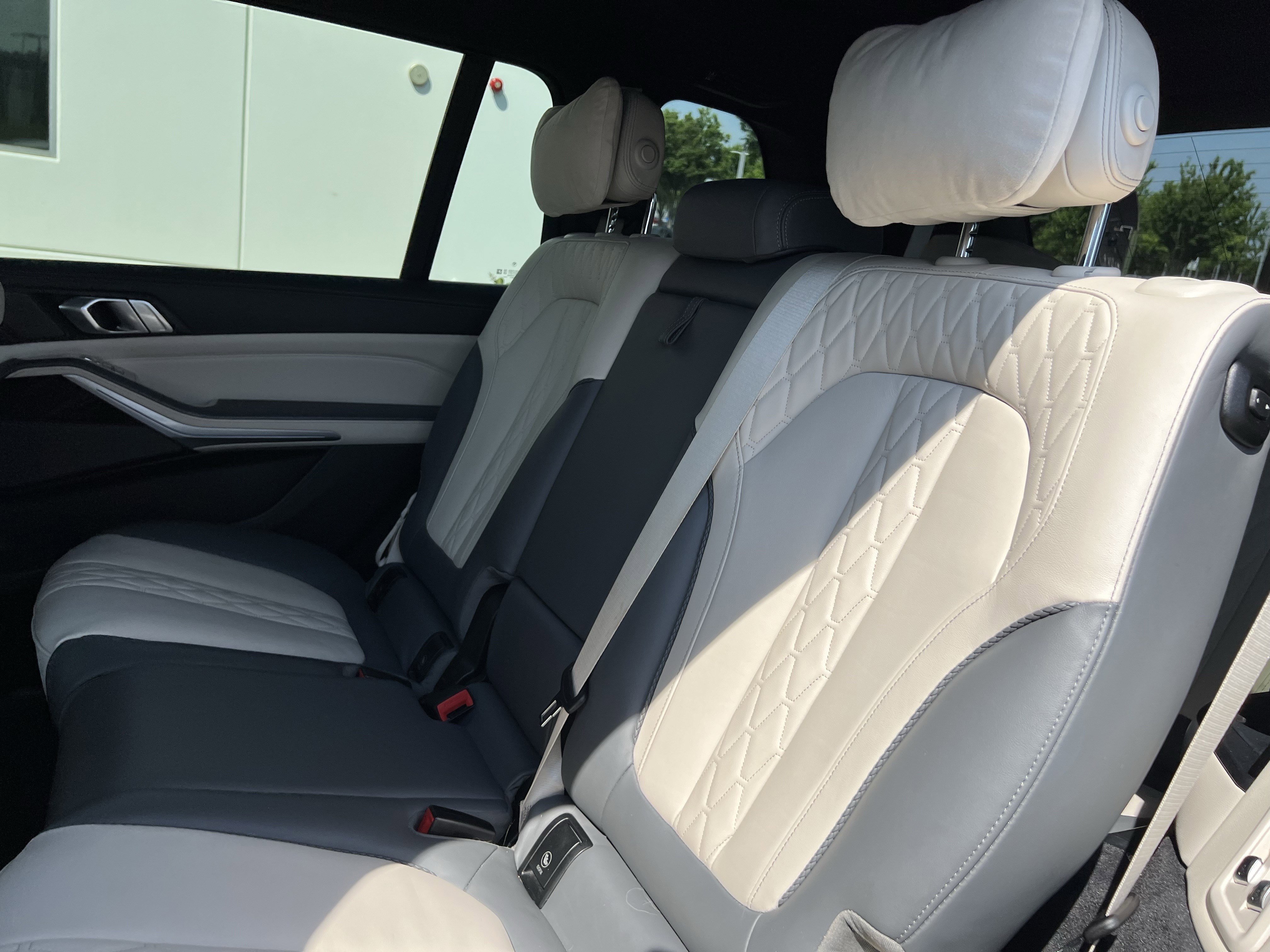 Used 2023 BMW X7 xDrive40i w/ Executive Package AWD/4WD image 32