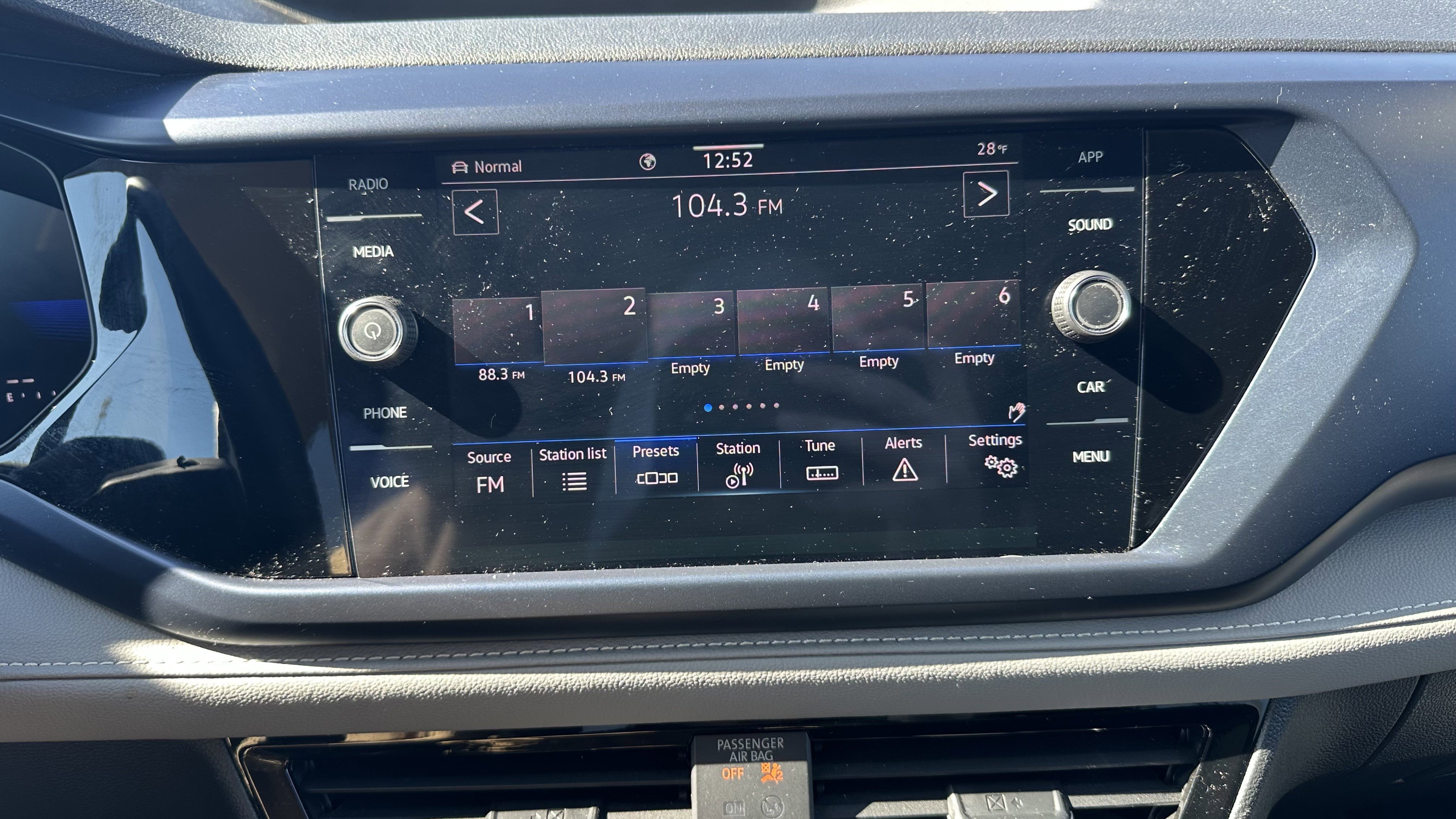 Used 2024 Volkswagen Taos SE w/ Panoramic Sunroof Package image 24