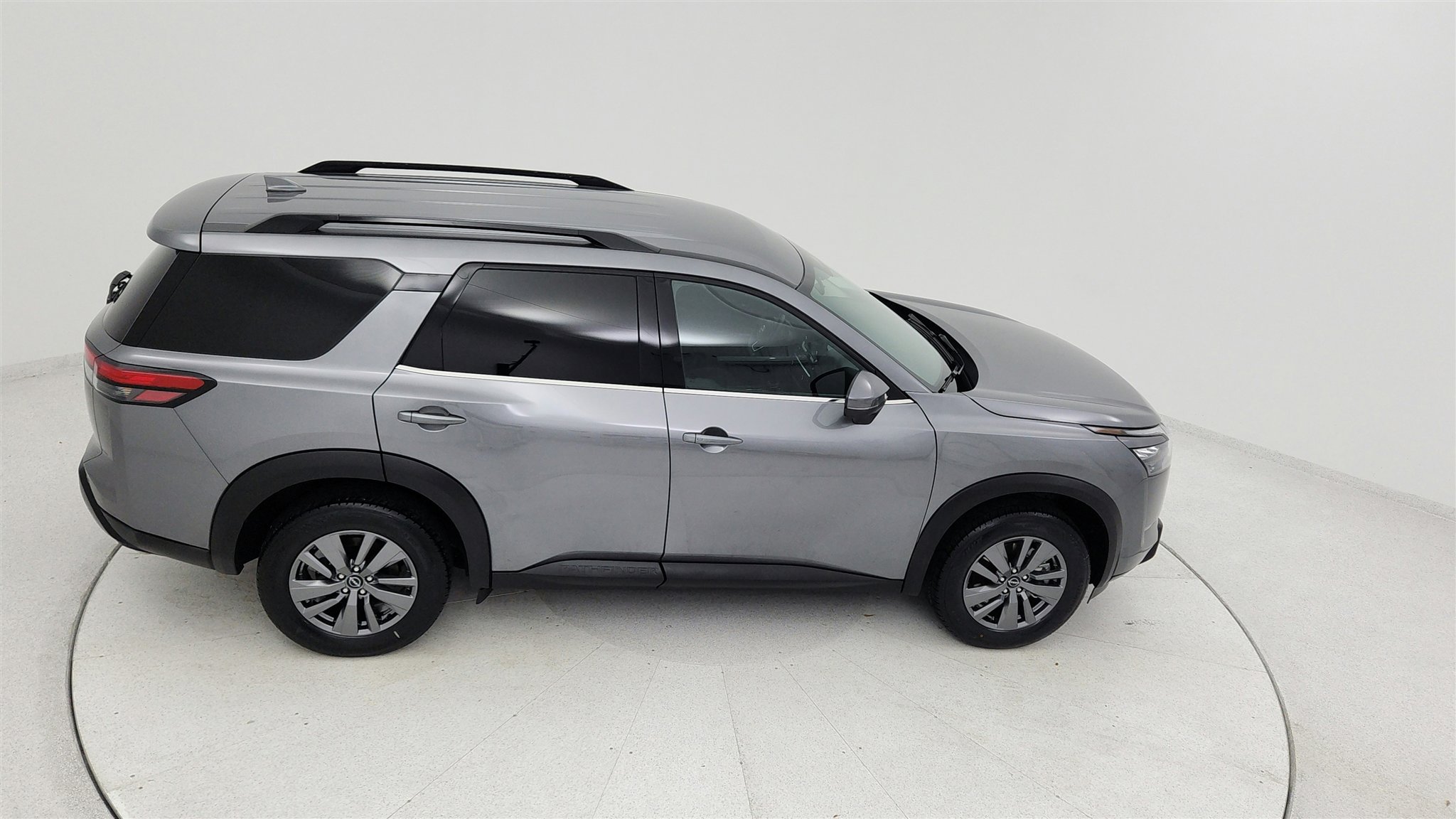 Used 2025 Nissan Pathfinder SV image 17