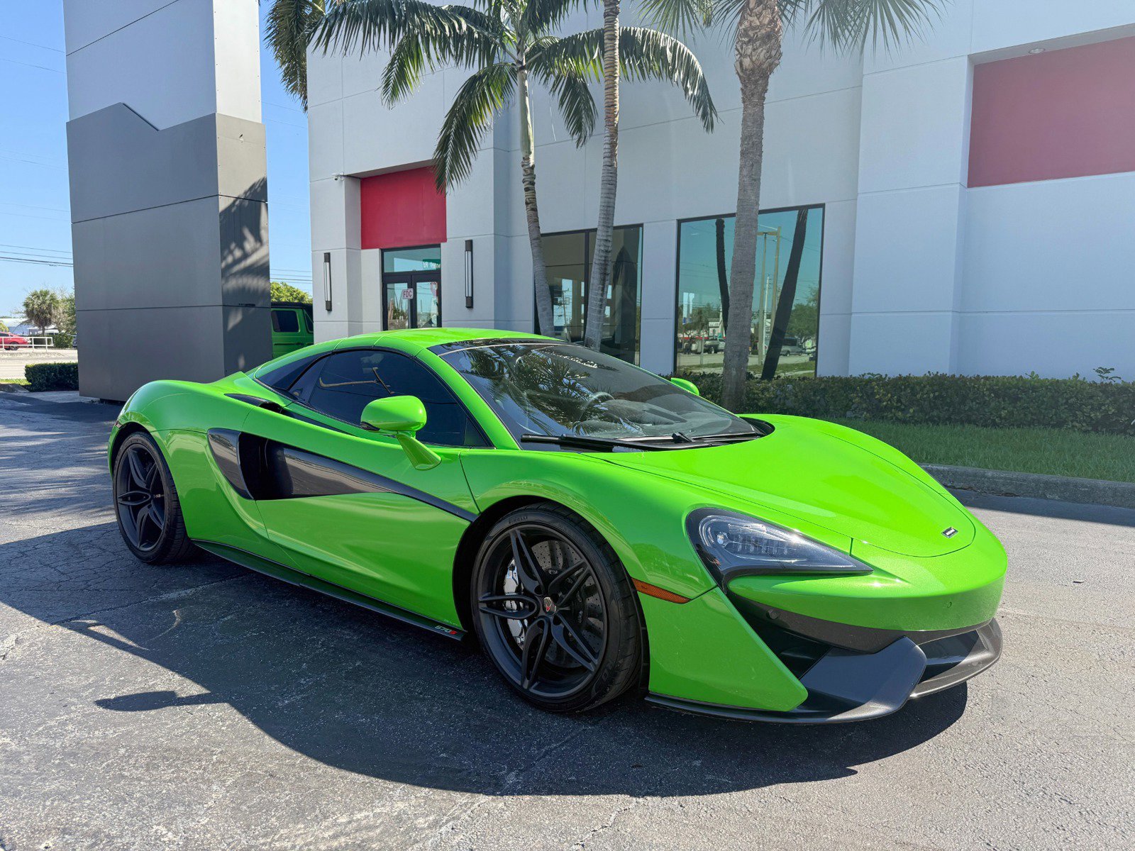 Used 2018 McLaren 570S Spider image 26