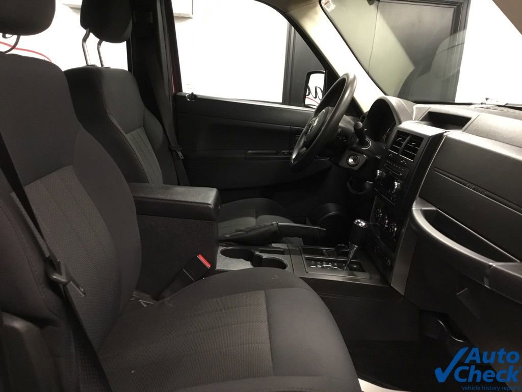 Used 2011 Jeep Liberty Sport image 33
