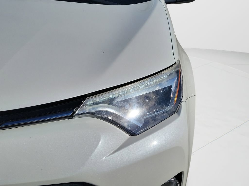 Used 2018 Toyota RAV4 Limited image 17