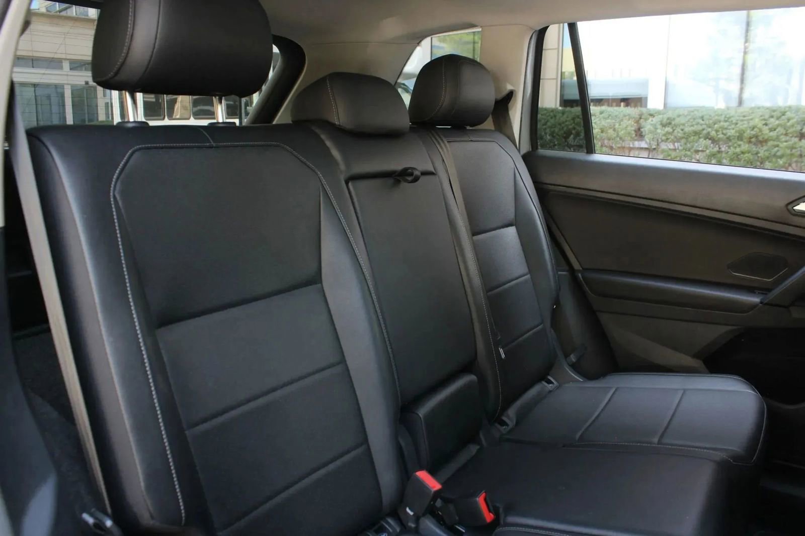 Used 2019 Volkswagen Tiguan SE w/ Panoramic Sunroof Package AWD/4WD image 23
