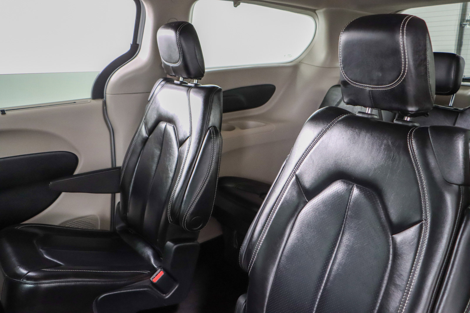 Used 2023 Chrysler Pacifica Touring-L image 24