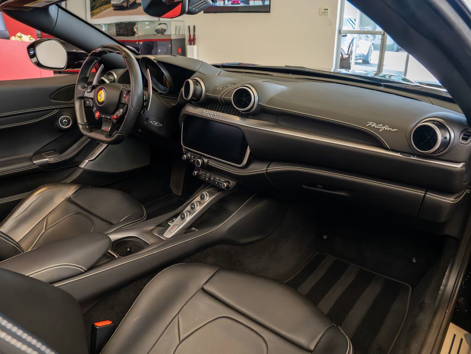 Used 2019 Ferrari Portofino RWD image 19