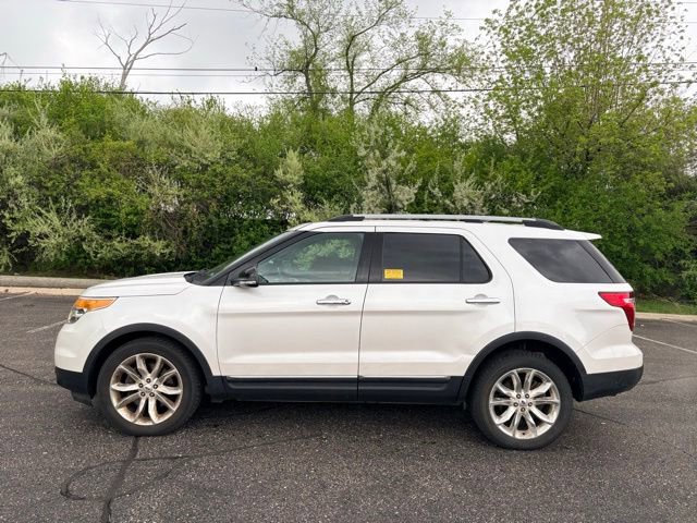 Used 2014 Ford Explorer XLT w/ Equipment Group 202A AWD/4WD image 2