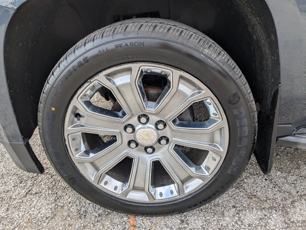 Used 2019 Chevrolet Tahoe LT w/ Luxury Package AWD/4WD image 14
