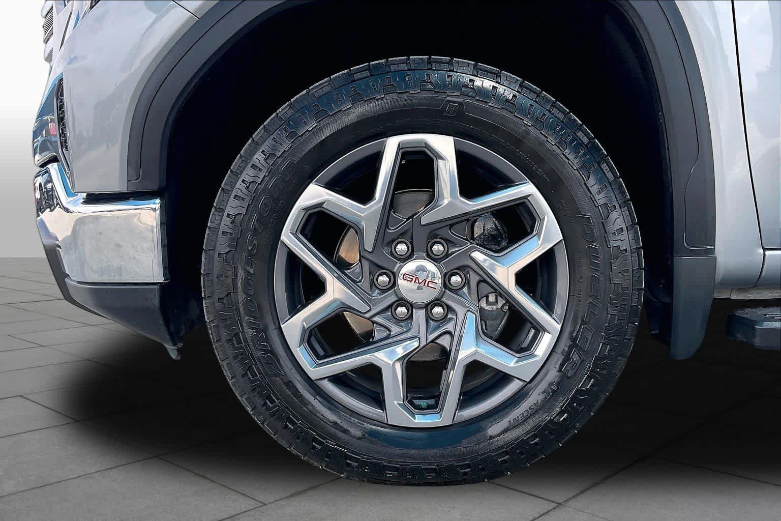 Used 2023 GMC Sierra 1500 SLT w/ SLT Premium Package AWD/4WD image 11