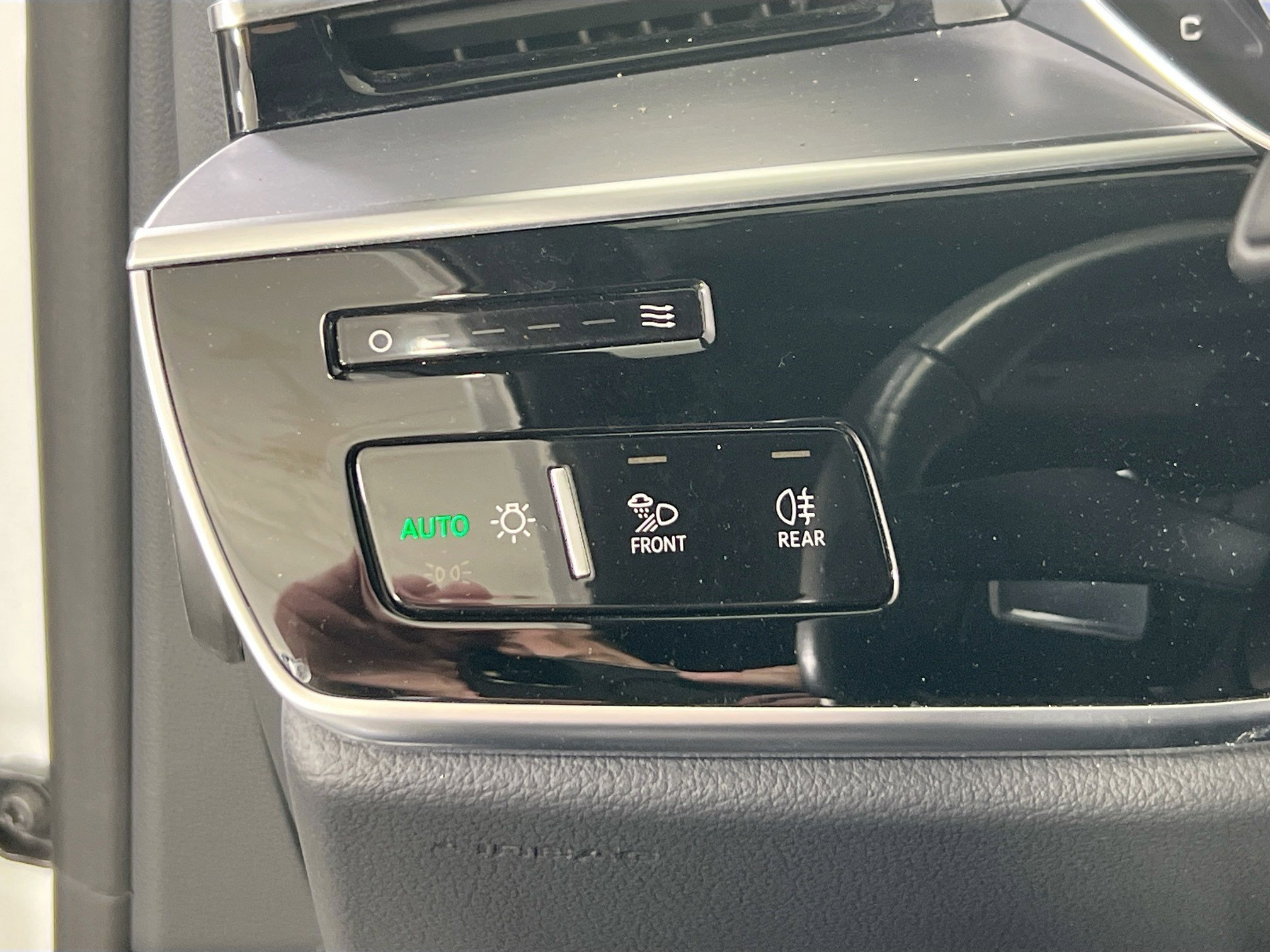 Used 2021 Audi A8 L 3.0T w/ Executive Plus Package image 10