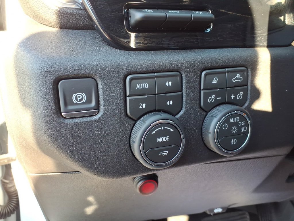 Used 2026 Chevrolet Silverado 3500 High Country w/ Technology Package AWD/4WD image 23