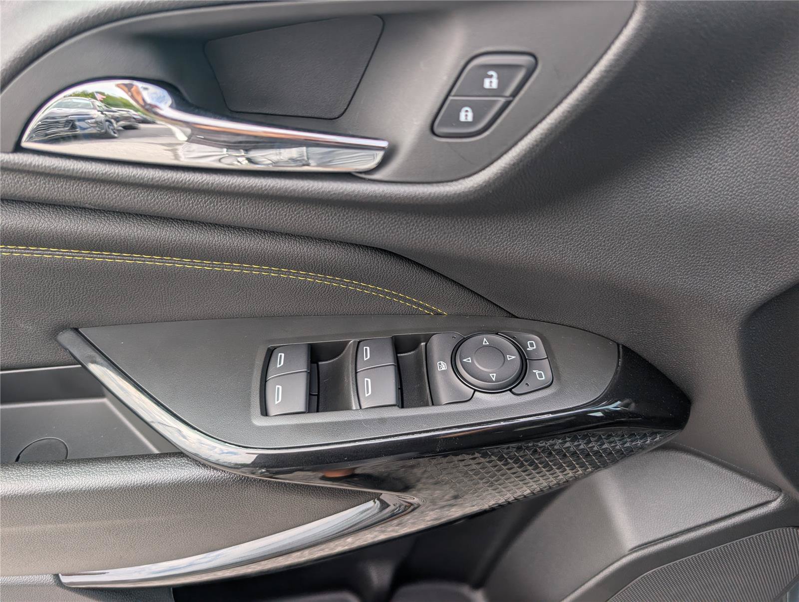 New 2026 Chevrolet Trax LT w/ Sunroof Package FWD image 16