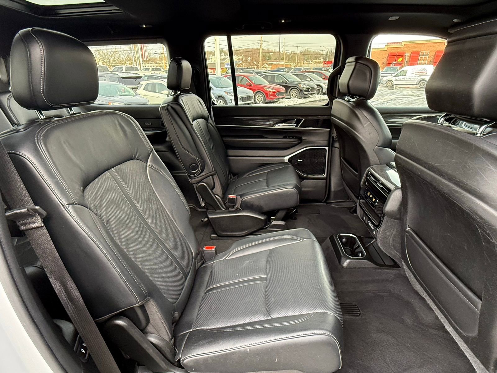 Used 2022 Jeep Wagoneer Series III w/ Premium Group I image 16