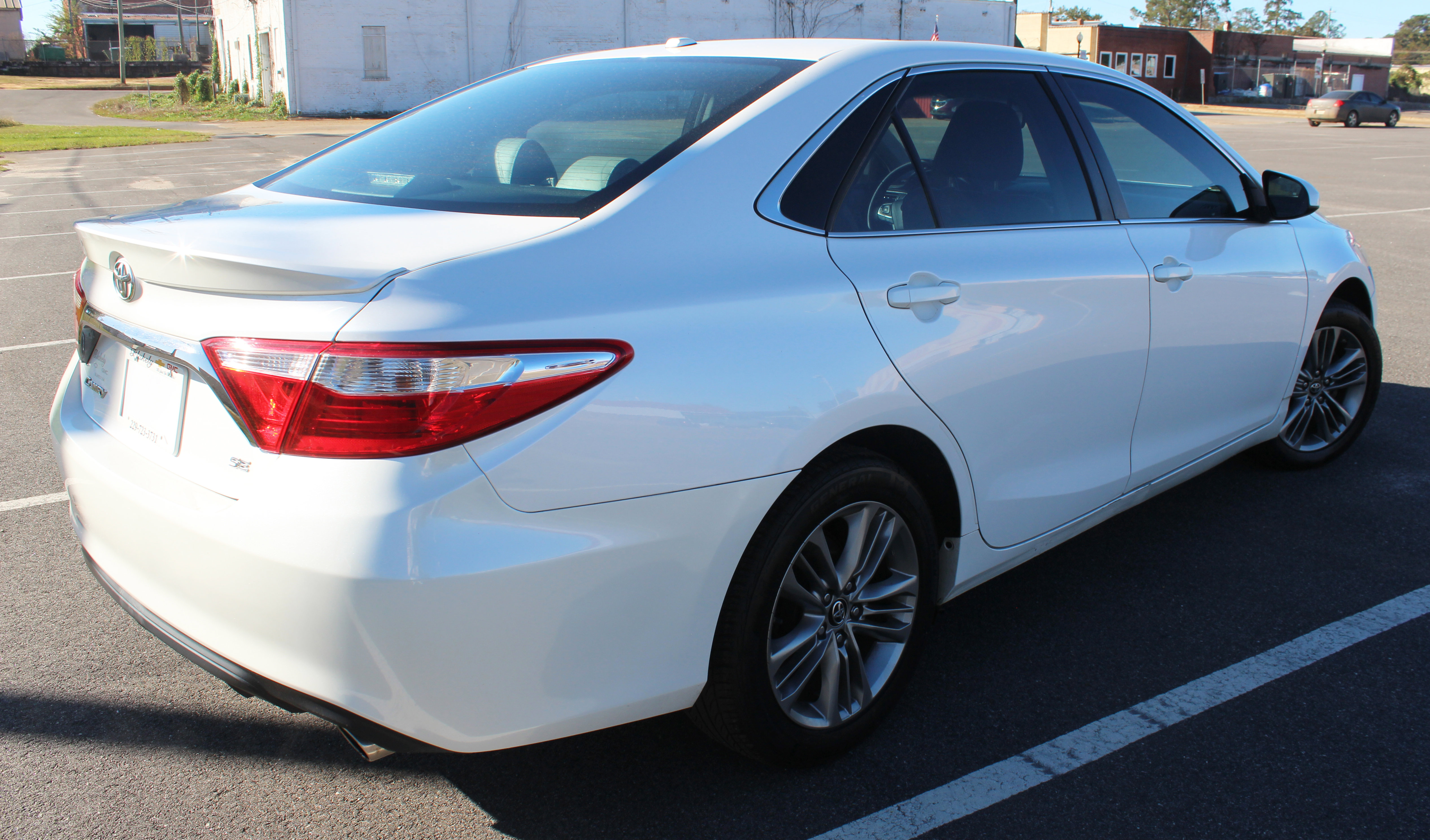 Used 2017 Toyota Camry SE w/ Moonroof Package image 16