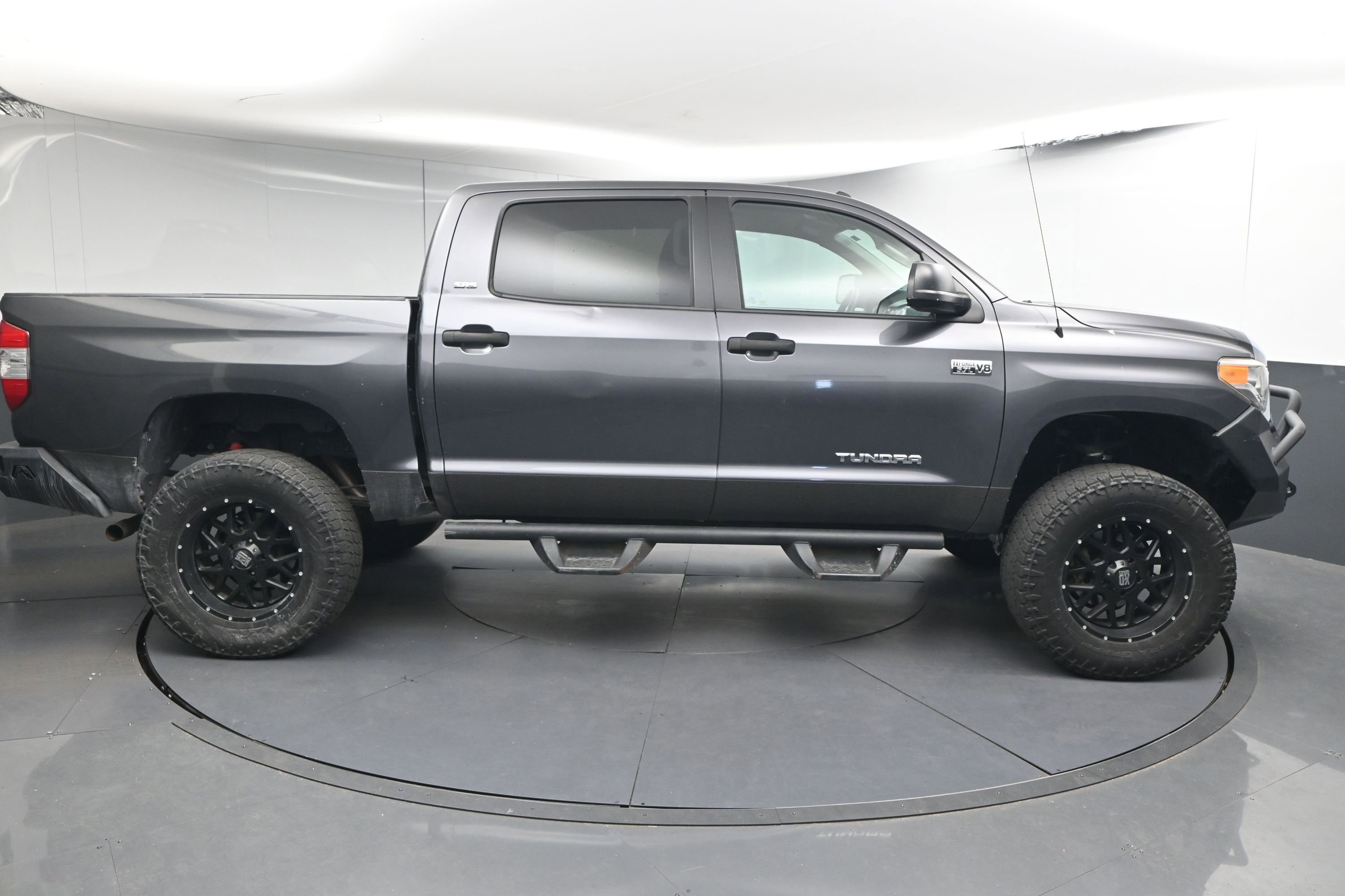 Used 2017 Toyota Tundra SR5 image 9