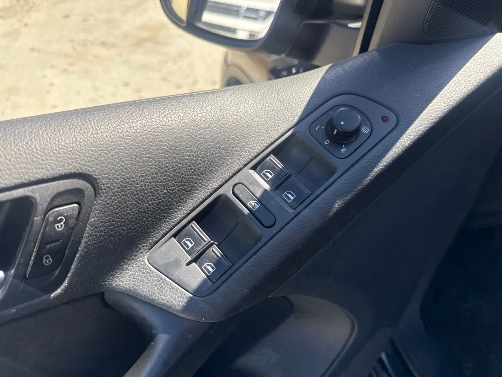 Used 2012 Volkswagen Tiguan S FWD image 17