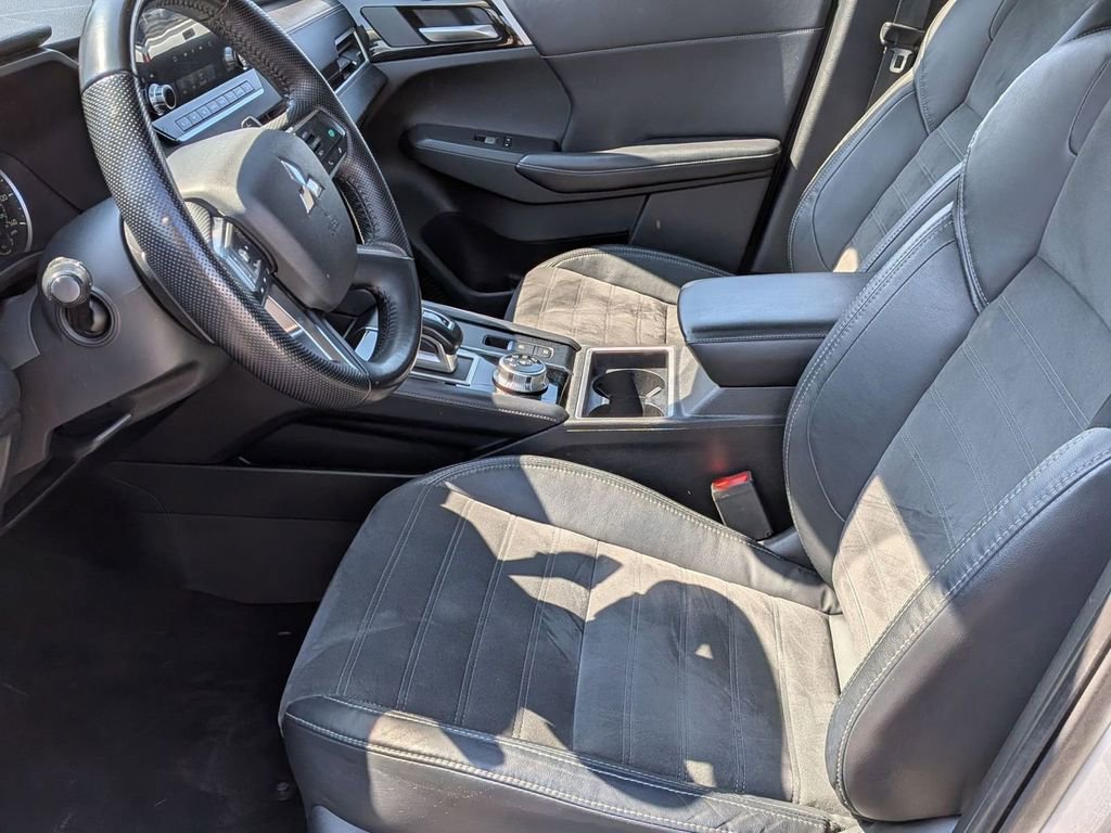 Used 2023 Mitsubishi Outlander SE Black Edition image 12