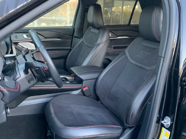 Certified 2025 Ford Explorer ST AWD/4WD image 9