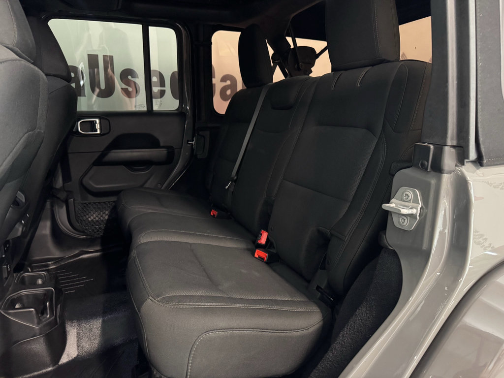 Used 2018 Jeep Wrangler Unlimited Sahara AWD/4WD image 20