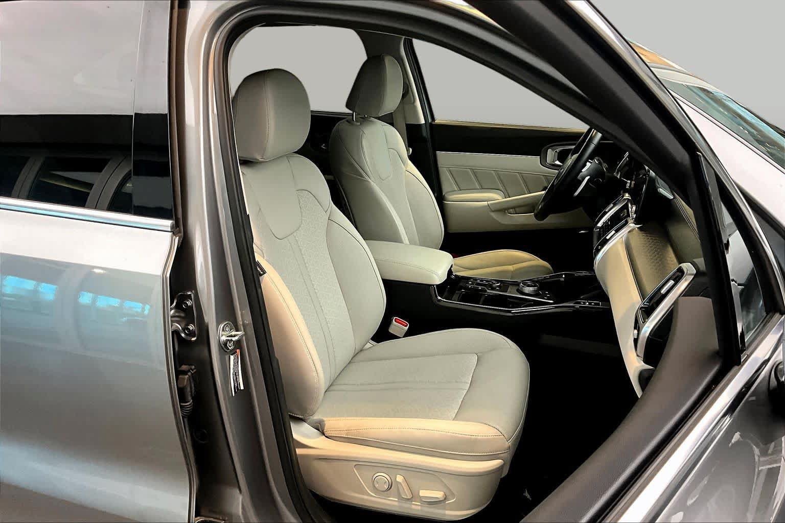Used 2023 Kia Sorento SX Prestige AWD/4WD image 9
