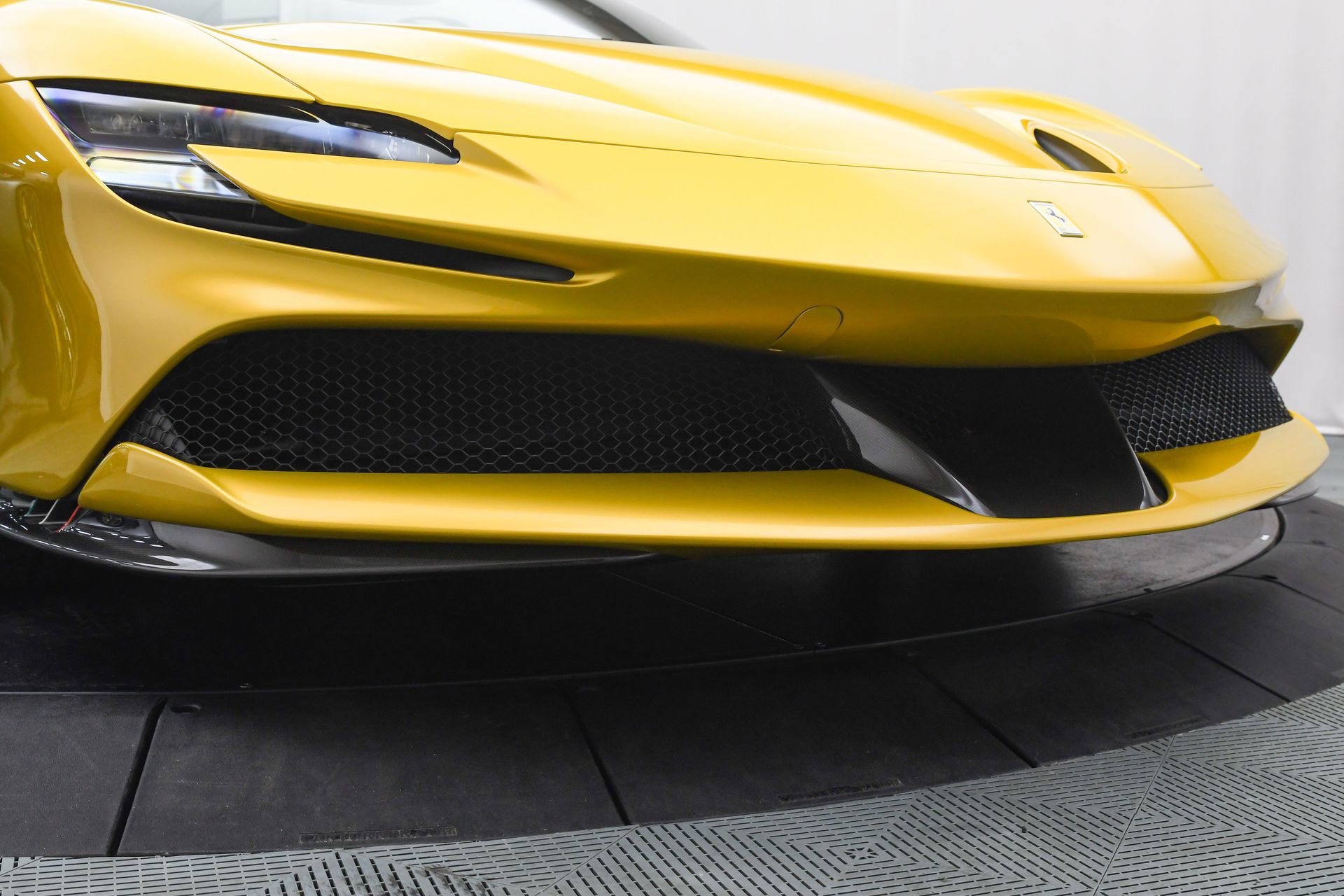 Used 2022 Ferrari SF90 Spider image 24