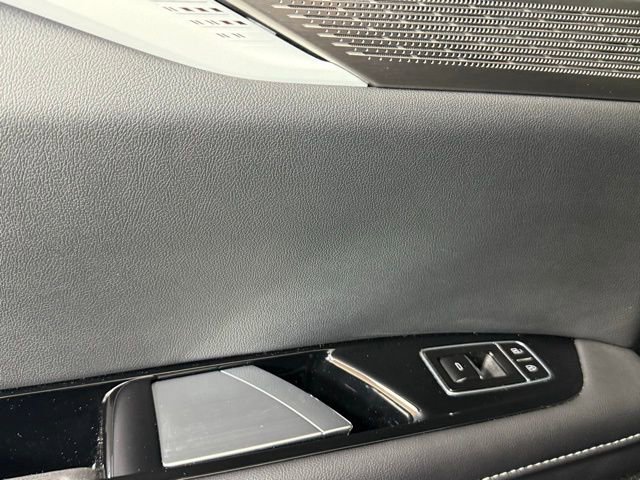 Used 2025 Cadillac Optiq Luxury 1 image 23