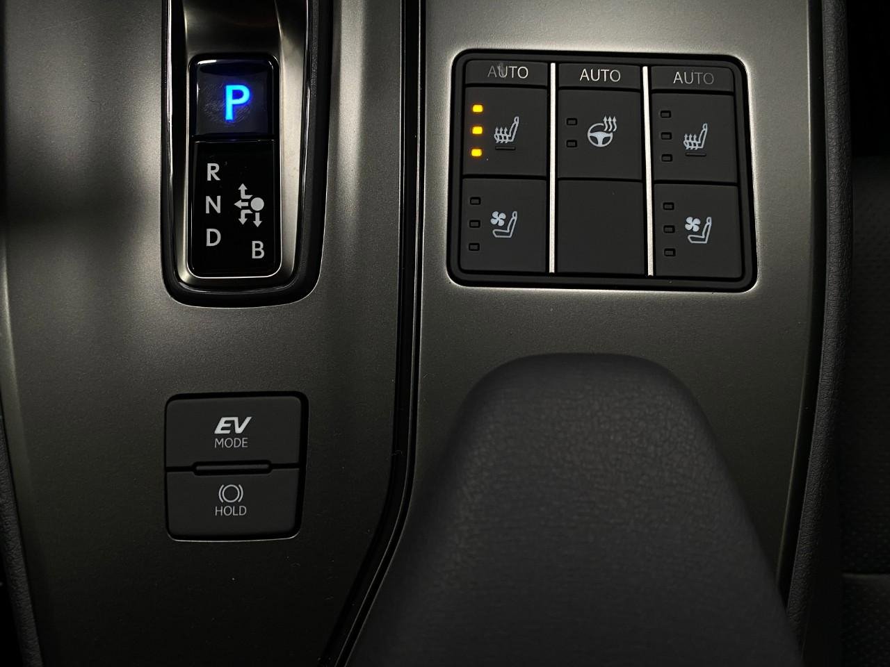 New 2026 Lexus UX 300h AWD image 25