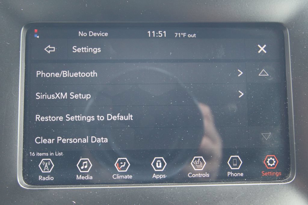 Used 2020 Jeep Cherokee Latitude w/ Cold Weather Group AWD/4WD image 34