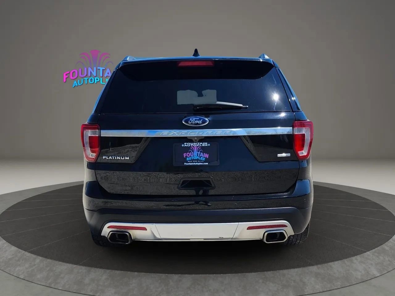 Used 2017 Ford Explorer Platinum image 4