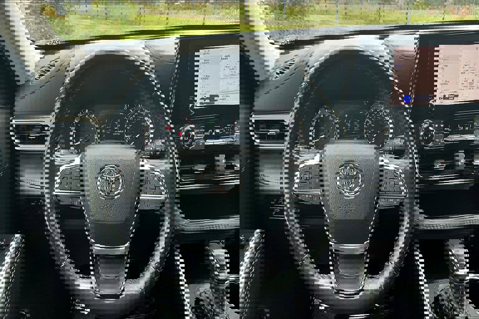 Used 2023 Toyota Highlander LE image 5