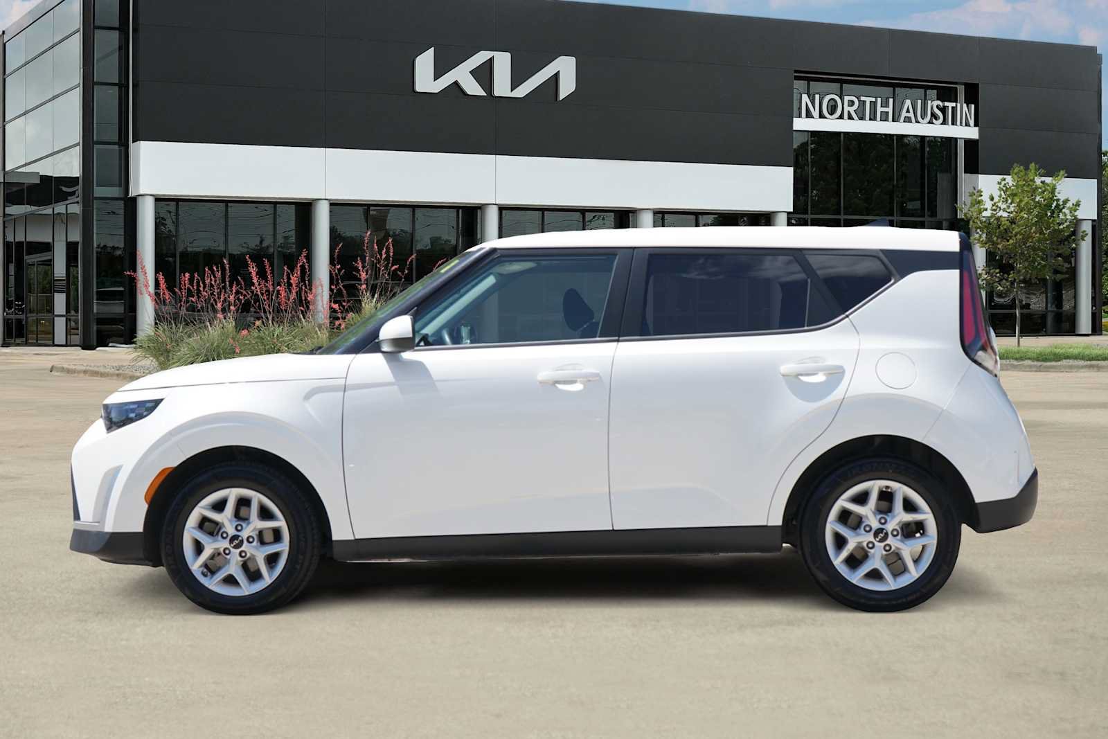 Certified 2024 Kia Soul LX w/ Option Group 015 FWD image 3