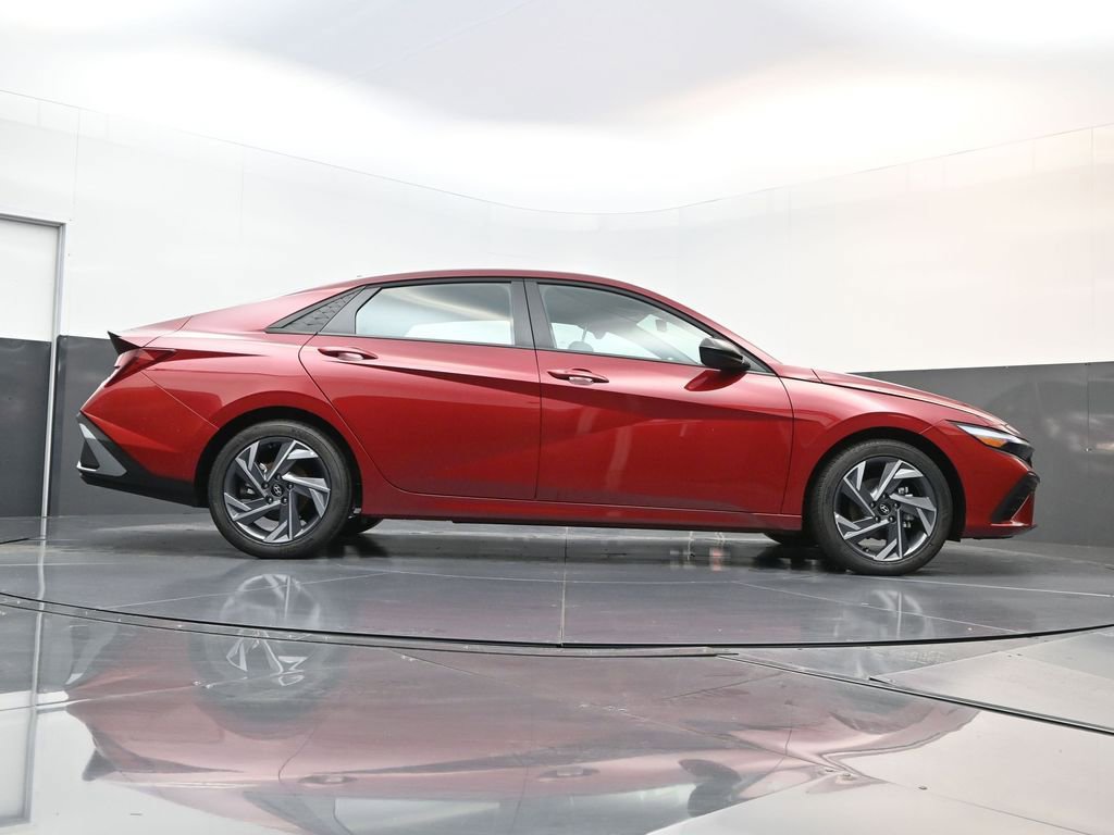 Certified 2025 Hyundai Elantra Sport image 15