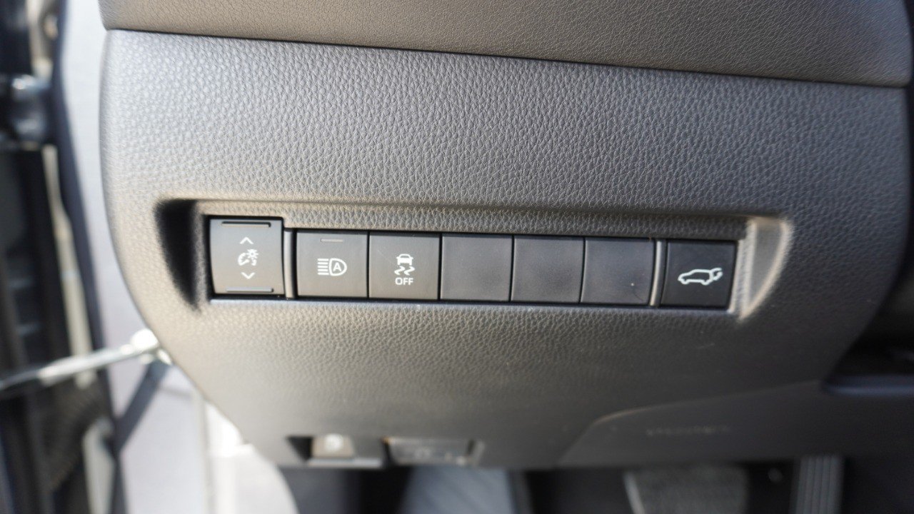 Used 2021 Toyota Venza LE w/ Carpet Mat Package (TMS) AWD/4WD image 22
