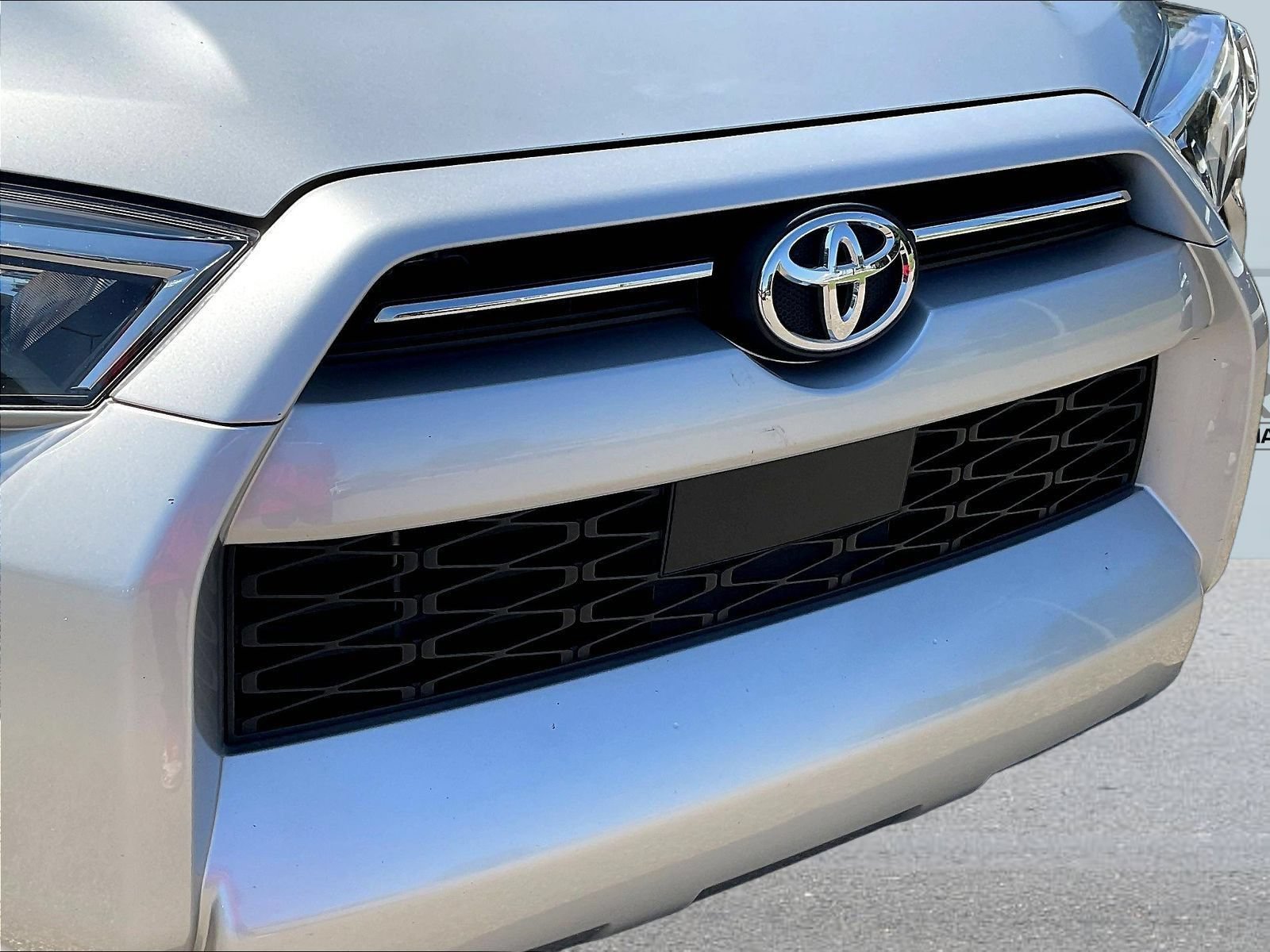 Used 2024 Toyota 4Runner SR5 AWD/4WD image 33